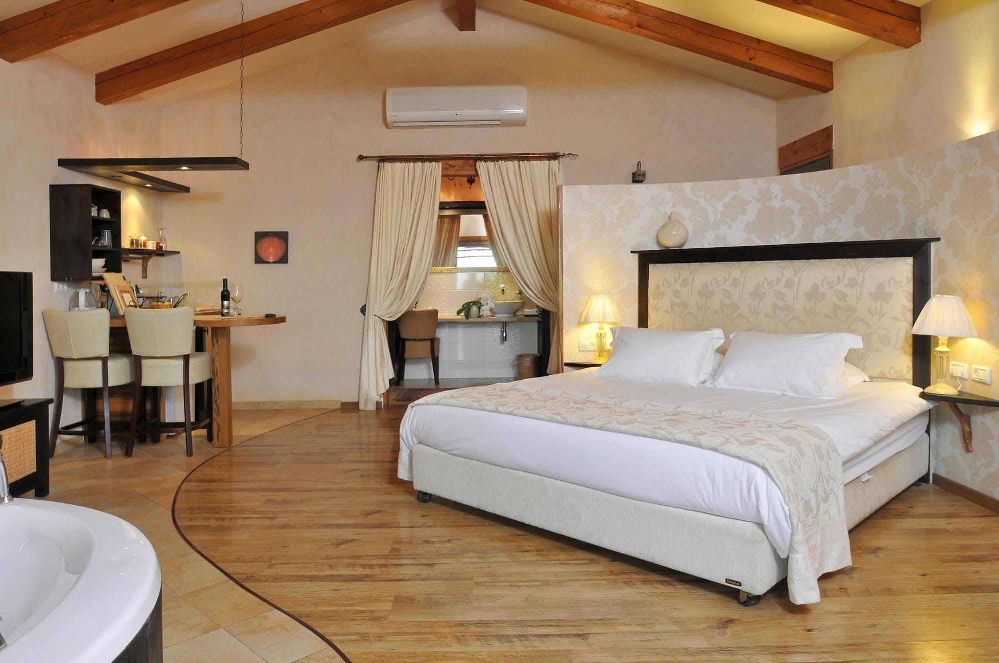 Cnaan Village Boutique Hotel & Spa 해드 네스 외부 사진